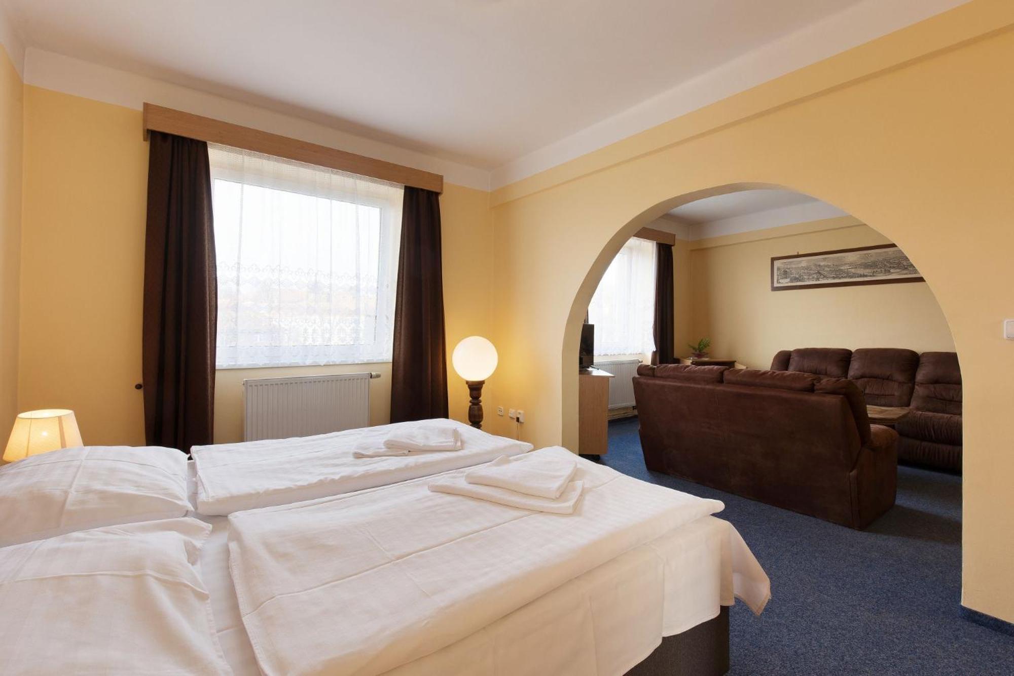 Hotel Belvedere Příbram Exteriör bild