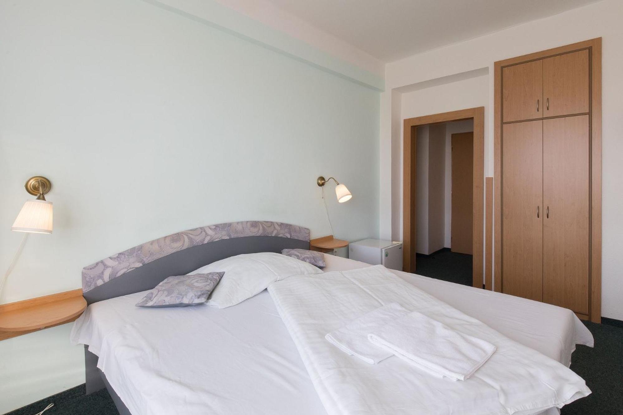 Hotel Belvedere Příbram Exteriör bild