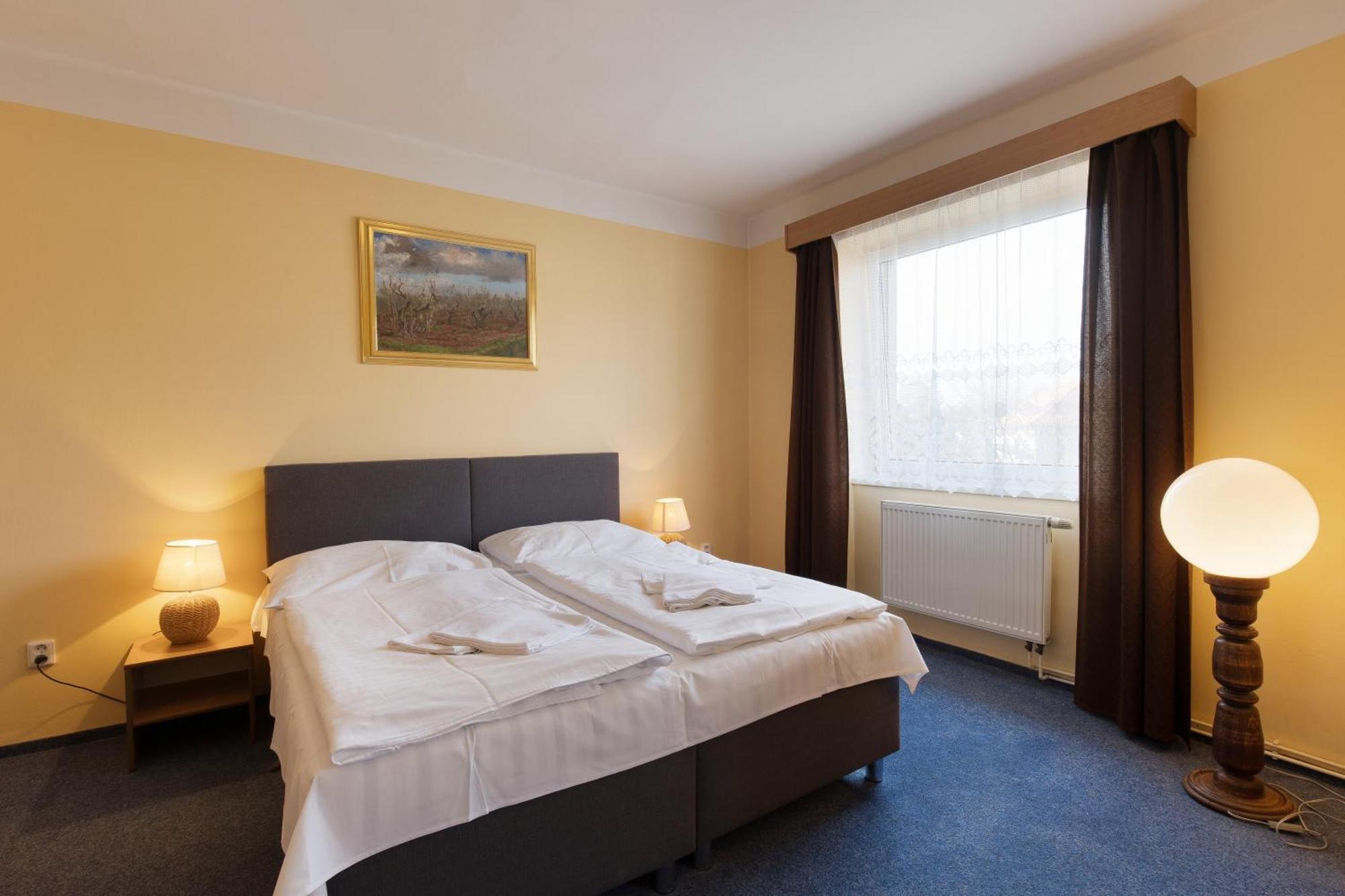 Hotel Belvedere Příbram Exteriör bild